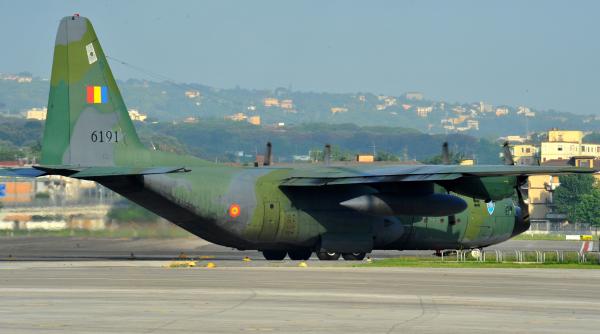 Un C-130 Hercules al Armatei române a evacuat din Gaza 12 copii palestinieni și membri ai familiilor lor