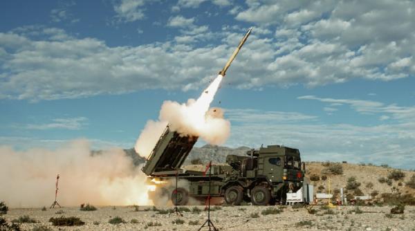Un ''frate mai mare'' cu ADN european pentru sistemul HIMARS: Noua generație de lansatoare de rachete GMARS a realizat primul test de tragere