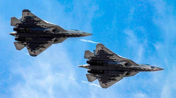 Rușii ar fi integrat racheta lor hipersonică de „neegalat” pe  Su-57 și visează la o flotă de „sute de Su-57” până în 2030, deși au livrat abia 20 de avioane