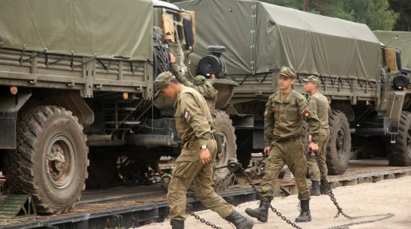 Cu o lună înainte de începerea exercițiului strategic “Zapad-2025”, primele eșaloane de militari ruși au sosit în Republica Belarus