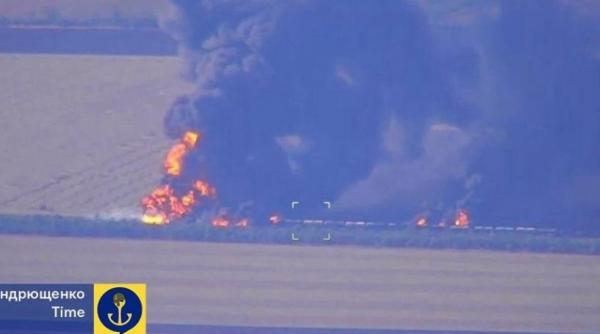 Lovitură de precizie în inima logisticii rusești (FOTO): Un tren încărcat cu sute de tone de combustibil, distrus de armata ucraineană