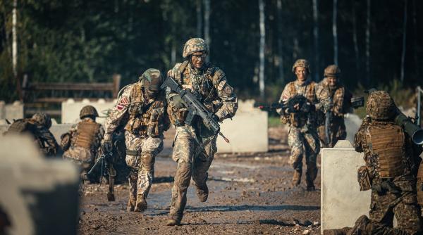 Letonia cere accelerarea construirii gardurilor de protecţie la frontierele cu Rusia şi Belarus