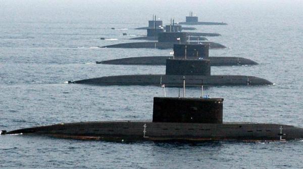 În numele marii prietenii ruso-chineze: Rușii și chinezii merg mână-n mână și sub apă. Pentru prima dată, submarine din cele două țări au patrulat în comun 