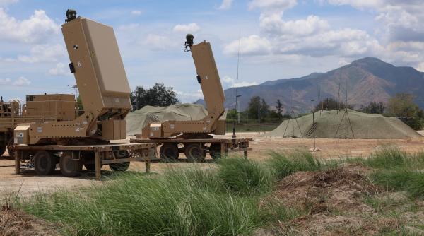 Cursa anti-UAV continuă: Sistemul american Leonidas a paralizat un roi de 49 de drone în doar câteva secunde 