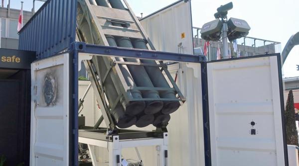 Sub camuflajul unui container: Compania Saab a prezentat în premieră platforma de lansare pentru bomba de precizie GLSDB