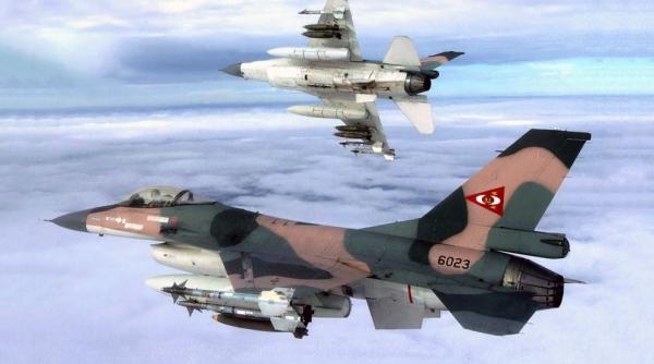 Două F-16 venezuelene au survolat provocator distrugătorul american USS Jason Dunham. „Spectacol de forță” în Caraibe unde tensiunile ating un nou nivel