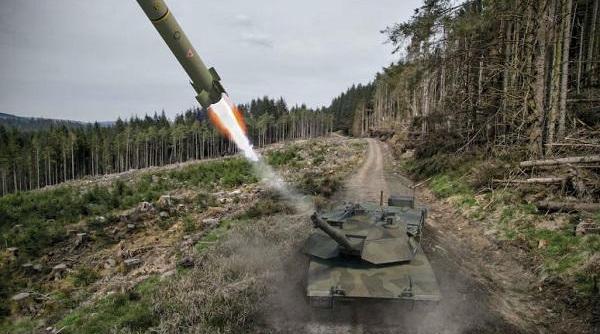 Când ai crezut că le-ai văzut pe toate: Tancurile vor lansa rachete ce vor lovi la peste 1.500 m. Akeron MBT 120 va fi lansată din tunul de 120 mm al unui tanc