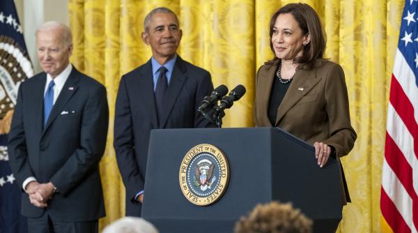 Kamala e „all in”. În cartea sa de memorii „107 Days” Kamala Harris lovește în Biden și în liderii democrați provocând o furtună, într-un moment critic pentru partid
