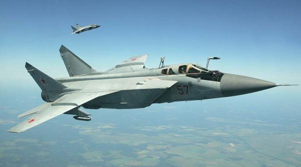 Sfidarea a fost totală: Rușii au „salutat” avioanele F-35 cu aripile avioanelor MiG-31 în timpul incidentului fără precedent în care au intrat în spațiul aliat