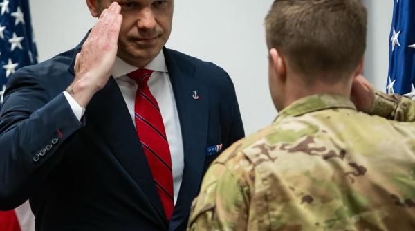 Pete Hegseth a convocat de urgență o întâlnire rară cu sute de generali și amirali ai SUA. Nimeni nu știe încă motivul existând doar speculații