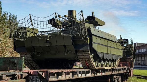 Ce mai aruncă Rusia în luptă pe frontul din Ucraina? Un lot nou de vehicule blindate BMPT „Terminator” trimis la sacrificiu în faţa dronelor (VIDEO)