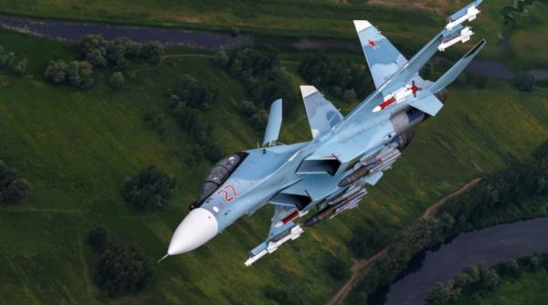 Au făcut-o din nou: Rușii și-au doborât propriul avion Su-30, în timp ce antiaeriana trăgea după dronele Ucrainei