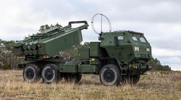 Noi submuniții permit unei rachete HIMARS să lovească trei ținte simultan. La raza maximă de acțiune se adaugă până la 120 de km