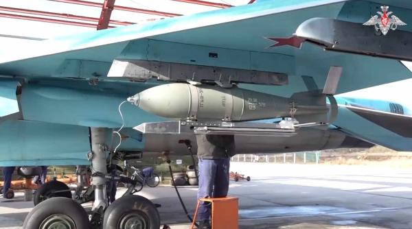 Rusia începe producția de masă a bombelor aeriene cu o rază de aproape 200 km, anunță serviciile ucrainene. Cum pot fi combătute KAB-urile rusești