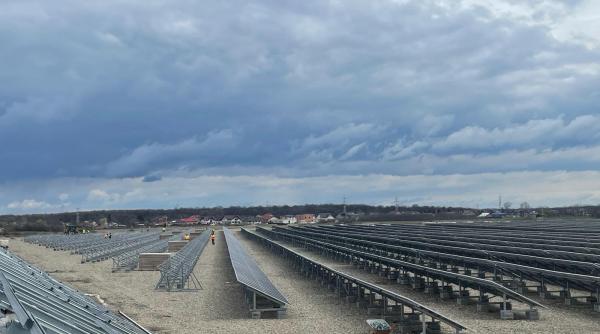 România vinde energia ieftin şi o cumpără scump, dar are planuri mari: Capacități de stocare cât 10 reactoare de la Cernavodă