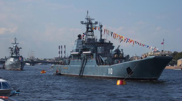 Unul dintre ”gardienii” Flotei fantomă? Nava de desant rusă ”Alexander Șabalin” a ancorat în largul coastelor Germaniei