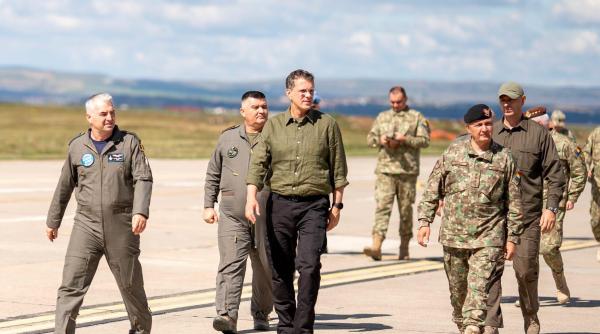 Ziua Armatei României. Moșteanu: Continuăm investițiile în echipamente militare, dar cea mai importantă investiție rămân militarii 