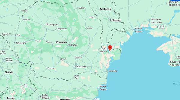 Locuitorii din Plauru și Ceatalchioi, evacuați după ce o navă cu GPL a fost lovită de dronă și a luat foc. Explozia ar putea avea impact pe o rază de 4,5-5 km