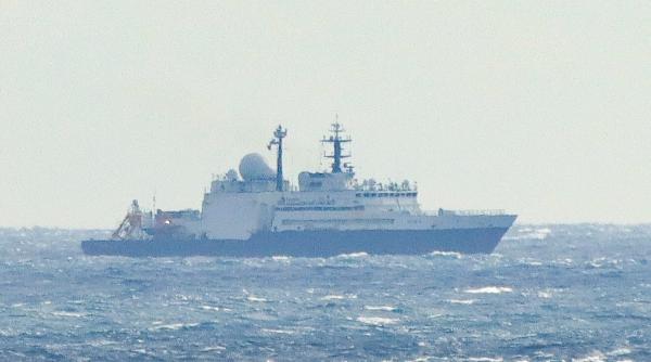 O navă rusească s-a apropiat de apele teritoriale britanice și a îndreptat sisteme laser către aeronavele britanice de patrulare. Londra avertizează că e pregătită să răspundă