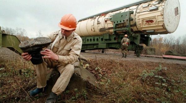 Cum plătește Ucraina prețul naivității din 1994: A dat stocul de arme nucleare pe o bucată de hârtie, iar acum i se cere o amputare teritorială