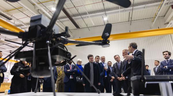 Nicuşor Dan a mers la fabrica Thales din Limours: "România va investi semnificativ în apărare, dar nu doar ca simplu cumpărător"