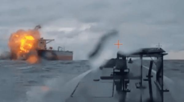 Războiul din Marea Neagră: Dronele ucrainene Sea Baby lovesc un petrolier strategic al „flotei fantomă” rusești (FOTO/VIDEO)