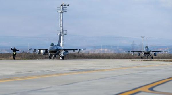 Avioane F-16 în România, F-35 în Baltice. U.S. Air Force testează tactica realimentării rapide pentru a nu deveni ținte sigure