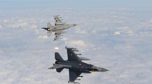 Avioane de luptă F-16 ale Turciei doboară o dronă „scăpată de sub control” deasupra Mării Negre pe fondul escaladării tensiunilor navale