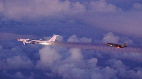 Un avion rusesc de patrulare maritimă Tu-142 Bear-F a fost interceptat de un avion norvegian F-35 în apropierea spațiului aerian NATO