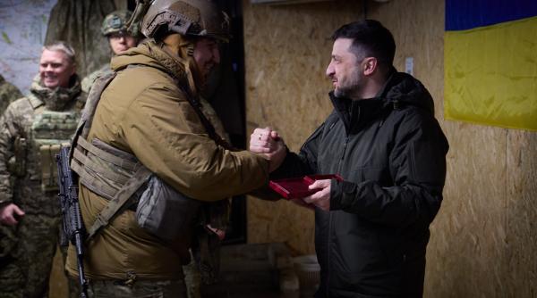 Atuurile Ucrainei: Trump reia „jocul cărților” și spune că cea mai bună carte a Ucrainei e „Donald Trump”. Al treilea război mondial se amână