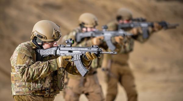 Armata României scapă de AK-47. Armele de asalt care sunt „pe masa” României