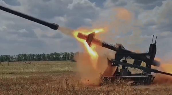 Rușii evită să lanseze termobarice din TOS-1A Solntsepyok. Rachetele sunt trimise pe front cu "mini-tancuri" telecomandate