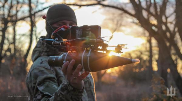 „Ruleta rusească” la -21°C: De ce dronele FPV de pe frontul din Ucraina se prăbușesc brusc în mijlocul misiunilor