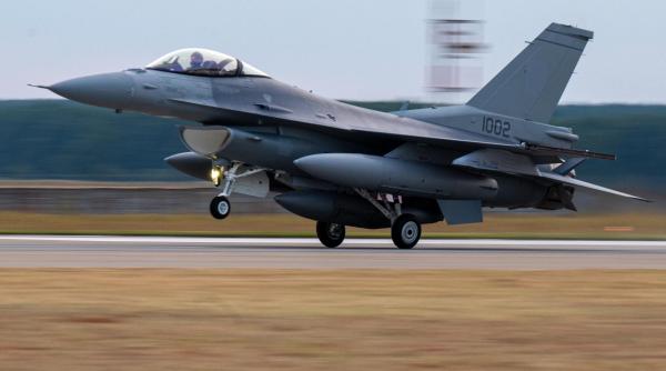 Slovacii cumpără încă patru avioane F-16. SUA vor construi și o centrală nucleară