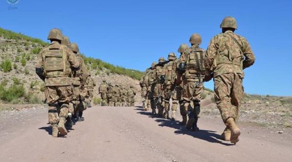 Pakistanul a bombardat în această noapte masiv mai multe regiuni din Afganistan, inclusiv capitala Kabul