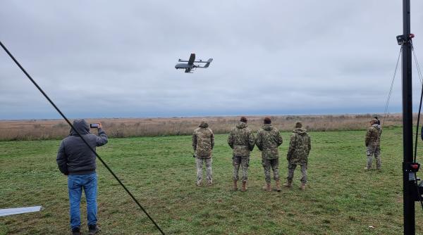 Inginerii români au creat Drone Wall: Soluție accesibilă pentru detectarea și interceptarea dronelor, cu producție în România de către compania Qognifly