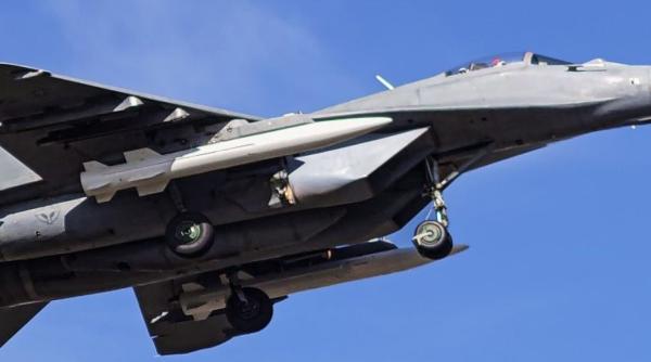 Serbia și-a înarmat avioanele MiG-29 cu rachete supersonice chinezești CM-400AKG aer-sol