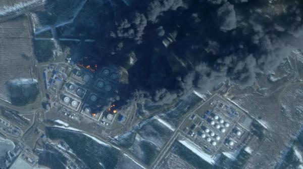 Ucraina impune ,,propriile sancțiuni'' ruşilor: Infrastructura energetică a Federației Ruse este sub asediu şi ,,arde uniform''