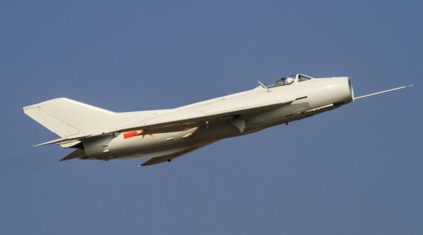 La aproape 3 ani de la retragerea avioanelor noastre MiG-21, chinezii au găsit o utilitate pentru avioanele lor vechi de 60 de ani: Transformate în drone de luptă