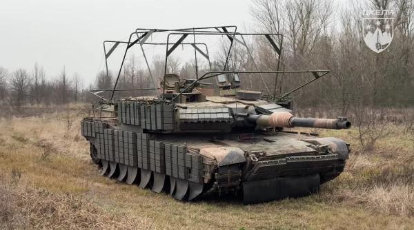 Un tanc Abrams aparte, cum nu a mai fost niciunul: Ucraina ,,hibridizează'' blindatele americane pentru a supraviețui războiului dronelor