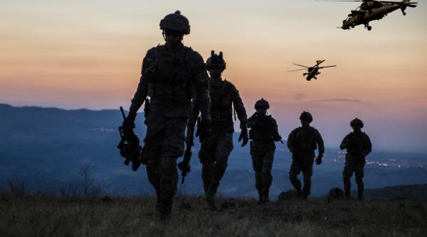 „Nimeni nu este lăsat în urmă”: Detaliile operațiunii de comando prin care ultimul pilot american de F-15 a fost salvat din inima Iranului