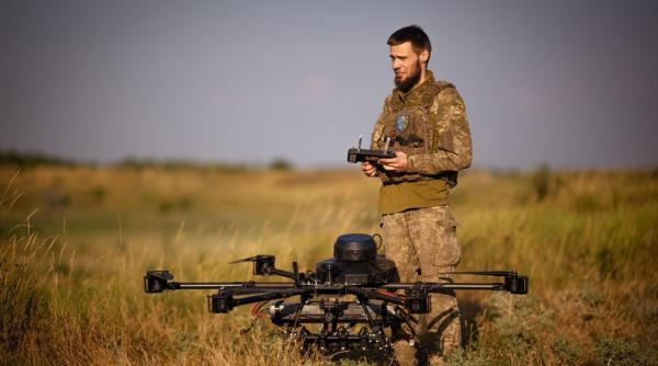 Revoluție în industria de apărare: De ce „soldatul-cumpărător” din Ucraina livrează tehnică de luptă mai rapid decât giganții americani din industria de armament