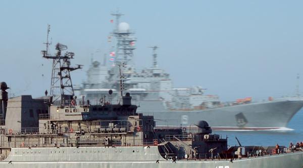 Dezastru pentru ruşi în Golful Sevastopol: Ucrainenii publică dovezile video cu momentul atacării navelor Yamal și Nikolai Filchenkov