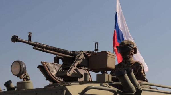 Rusia își reorganizează prezența în Libia. Trupe din orașul de coastă Sirte se mută spre deșertul libian