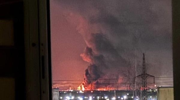 Aprovizionarea complexului militar-industrial rus, lovită direct: Rafinăria din Iaroslavl, incendiată masiv în urma unui atac coordonat cu drone