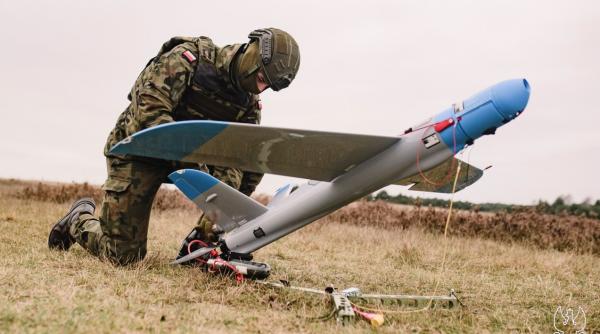 Drone kamikaze pentru România, cu prezența „exotică” a Poloniei. MApN anunță însă viitoare contracte și cu companii românești cărora le-au fost testate dronele