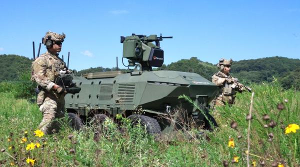 Drone terestre pentru câmpul de luptă: Sud-coreenii de la Hanwha își prezintă în România noile sisteme UGV