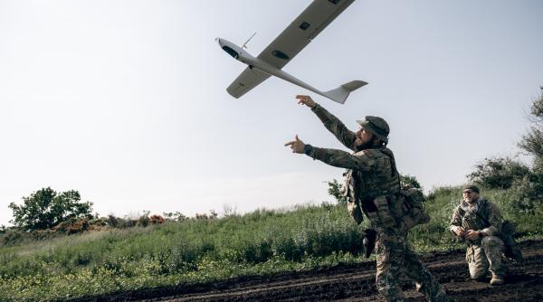 „Silicon Valley a războiului”. Pentagonul a trimis militari în Ucraina pentru schimb de experiență în domeniul dronelor