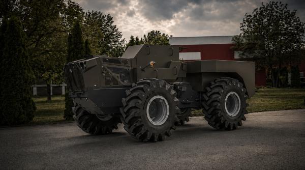 Tehnologie agricolă convertită pentru câmpul de luptă: O companie românească dezvoltă drona modulară IRON-690 pe baza unui șasiu de tractor