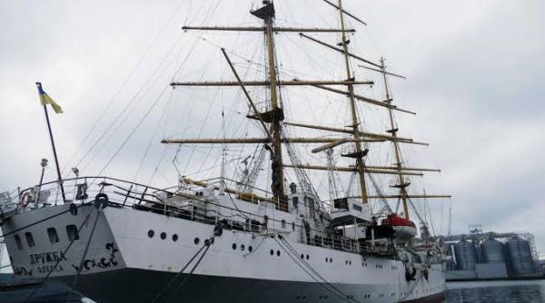 Dronele maritime rusești au reapărut în Marea Neagră: Ținta acestora a fost reprezentată de nava de instrucție Druzhba, singura navă cu pânze din Ucraina, aflată în portul Odesa